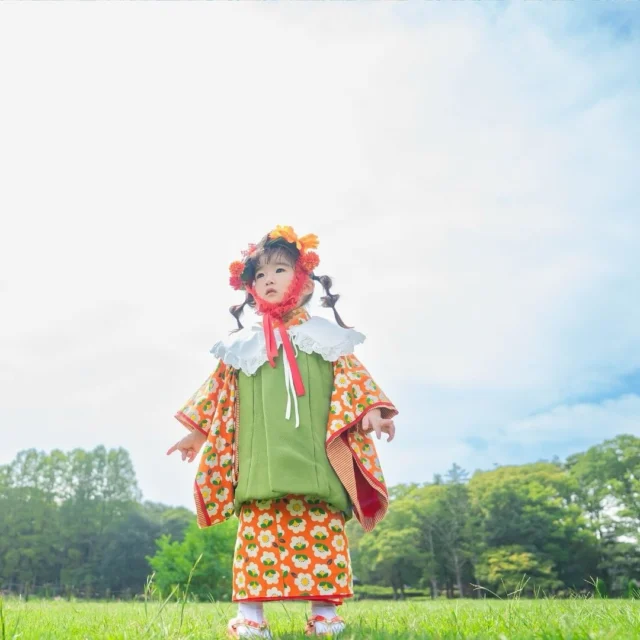はじめてのお着物にちょっと照れたり、にっこり笑ったり☺️
3歳ならではの可愛い瞬間がいっぱい✨️

「小さいうちに残しておいて良かった！」と
パパママからも人気の記念日🌟

📢12月平日限定キャンペーン開催📢
スタジオ＆ロケW撮影キャンペーン🙌

【内容】
2ヶ所目撮影代無料(通常￥11,000)
七五三プラン料金でスタジオと洞峰公園両方撮影できちゃいます📸

※公園使用料￥530はご負担頂く形になります

【期間】
2025年12月1日～12月28日※平日のみ

⟡.· ┈┈┈┈┈┈┈┈┈┈⟡.·

ハイカラスタヂオご利用方法

①ご予約＆お問合せ
⭐️お電話 029-850-3890
⭐️公式LINE
⭐️予約、問い合わせフォー厶(@haikara_753ハイライト〈📷予約方法〉)

からご予約＆お問合せ📞
お衣装の試着や打ち合わせも無料で承っております👘
※tsukuba.cache2@gmail.comのメールを受信できるよう事前にご確認をお願いします

②ご来館
③データ＆アルバム等の受け取り
アルバム等の商品はご自宅へ郵送でお届けいたします📮
撮影当日に《よく出来ましたカット10枚》をLINEにてお渡しさせて頂きます✨️

@haikara_753
茨城県つくば市二の宮2-17-10 パークサイド洞峰A号
open平日/11:00~18:30
closed火曜

 #ハイカラスタヂオ  #七五三